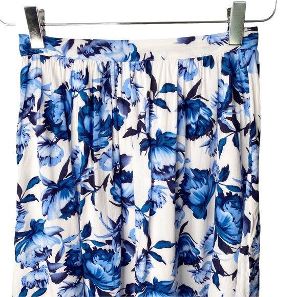 LuLu’s Blue White Floral Skater Mini Skirt XS - Picture 4 of 7